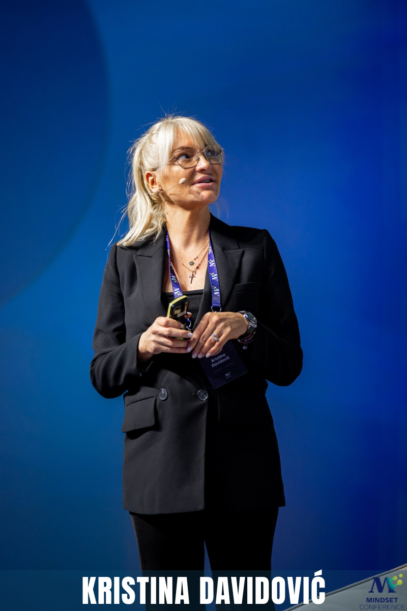 Dr Kristina Davidović tokom razgovora i panela o ženskom razvoju i psihologiji na Mindset Conference Belgrade 2026